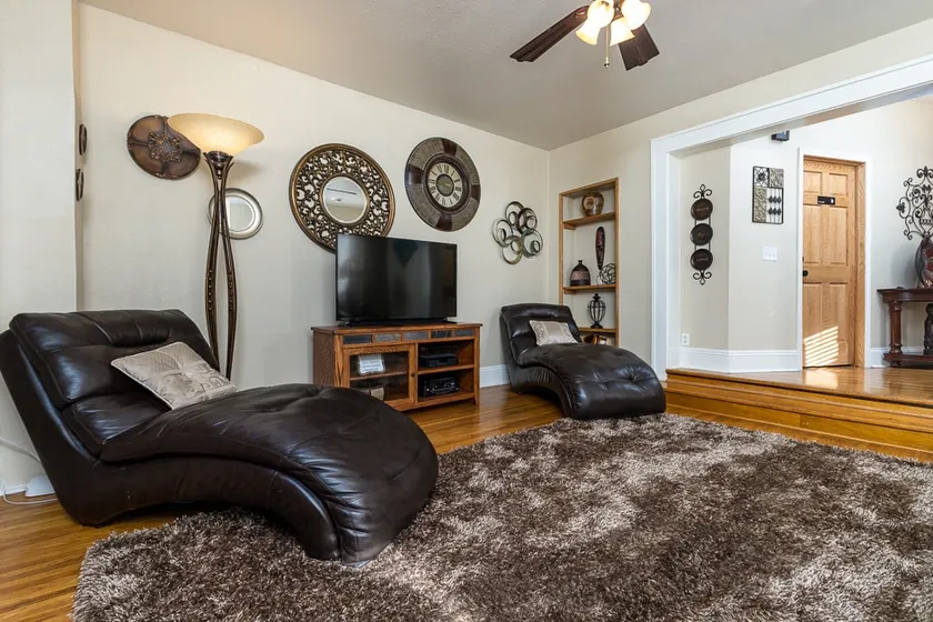 Large & Private w/King Bed Great Location - Image 1