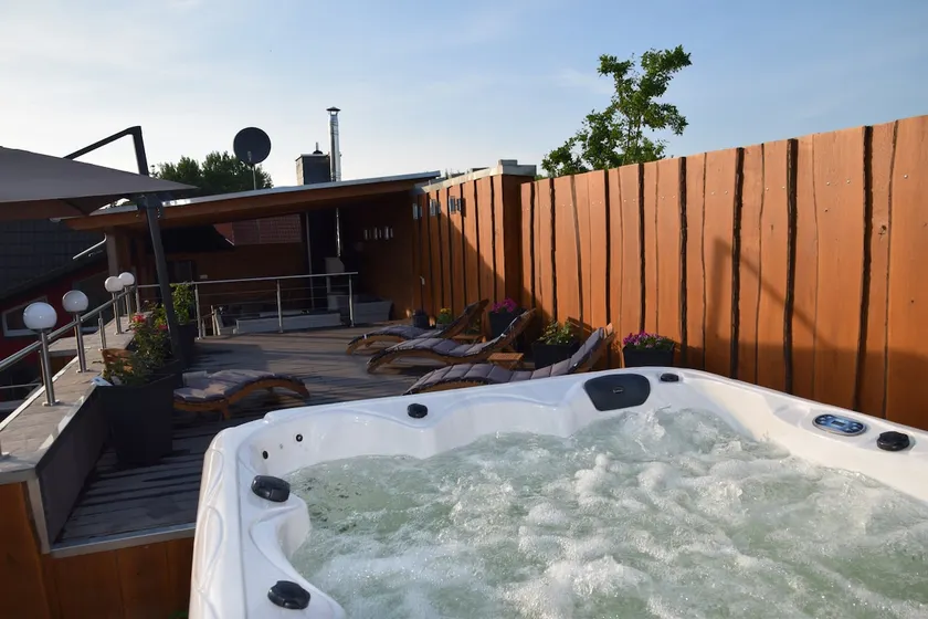 Wellnessburg Charlotte im Südharz mit Sauna und Whirlpool - Image 1