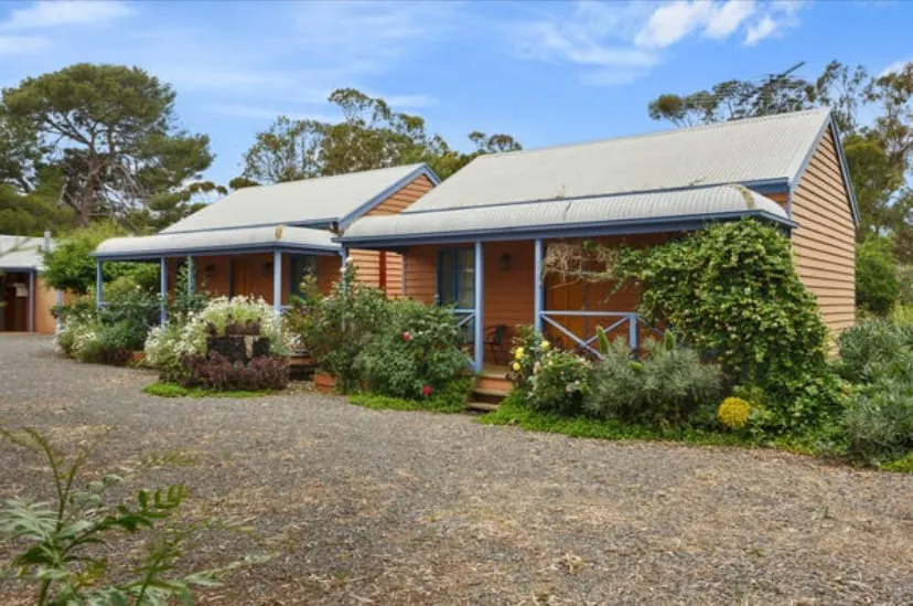 Your Perfect Pet-Friendly Getaway in the Hills. - Image 1