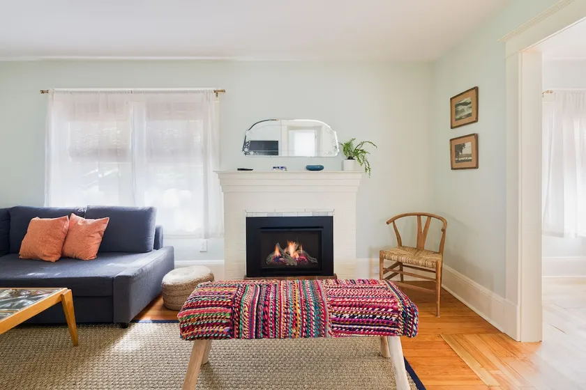 Charming 1930 Bungalow near Park & Beaches - Fully - Image 1