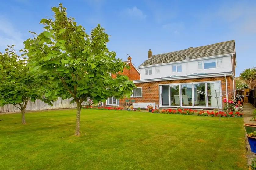 Seaside Flat, Minnis Bay, Birchington Kent. - Image 1