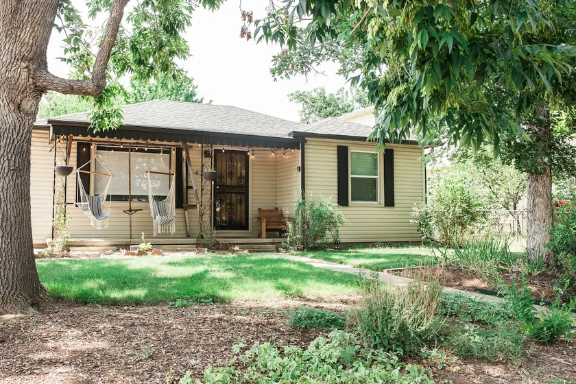 Cozy two bedroom bungalow close to Denver - Image 1