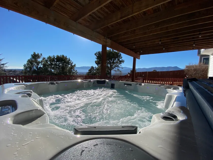 ✔Pets✔ ♕King Bed/Bath/Kitchen ♨Hot Tub♨ w views 🏞 - Image 1