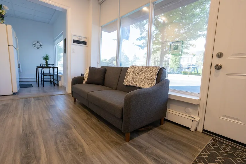 Cute 1-bedroom unit. Walk to the Falls. Park free. - Image 1