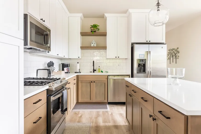 Walkable new home by Hawthorne - Modern spacious - Image 1