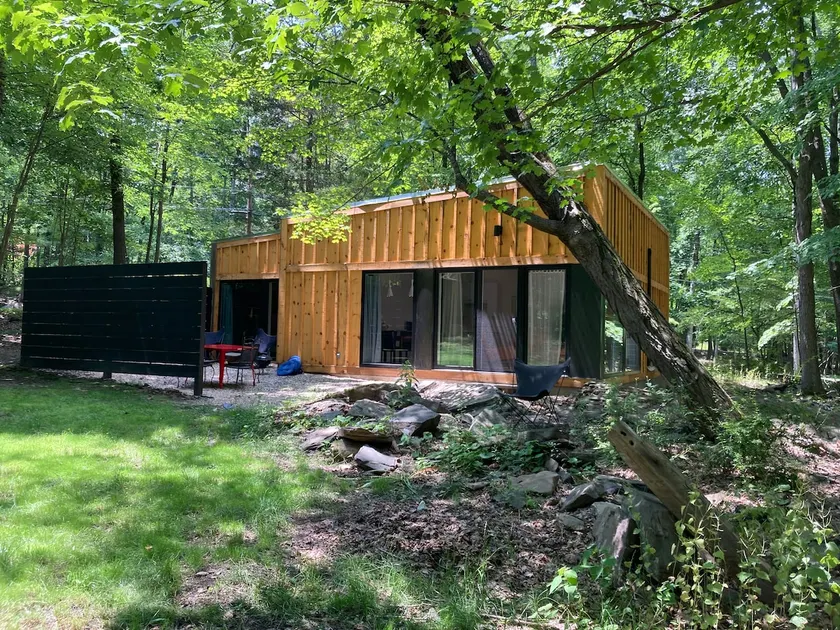 Brand New Modern Cabin walk to town - Image 1