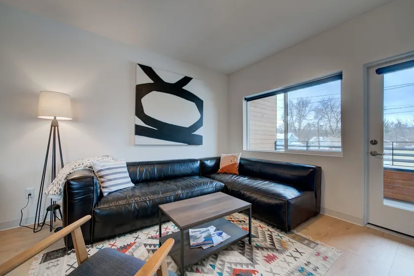 Luna Lodge Walkable to Downtown and indoor parking - Image 1