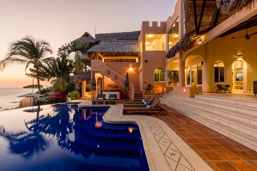 Casa K- Luxurious Oceanfront Villa - Image 1