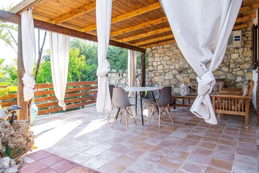 Seaview House With Yard & Garden in Keratokampos 2 - Image 1