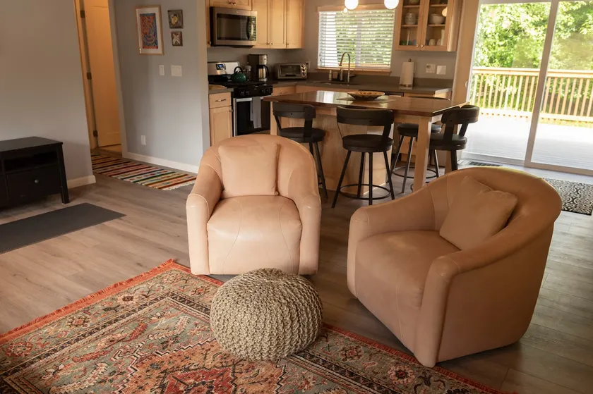 Peaceful home close to redwoods, ocean, university - Image 1