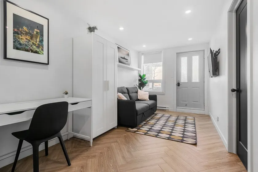 Charming 2 BR Renovated apt for 6, 3rd Ave, Limoilou - Image 1