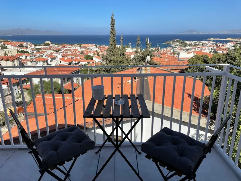 Lovely loft with beautiful seaview and pool - Image 1