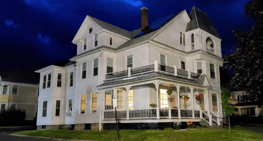 Beautiful Victorian. The heart of the Berkshires. - Image 1