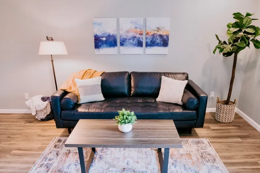 Bright Modern Condo: Comfy King Bed - Image 1