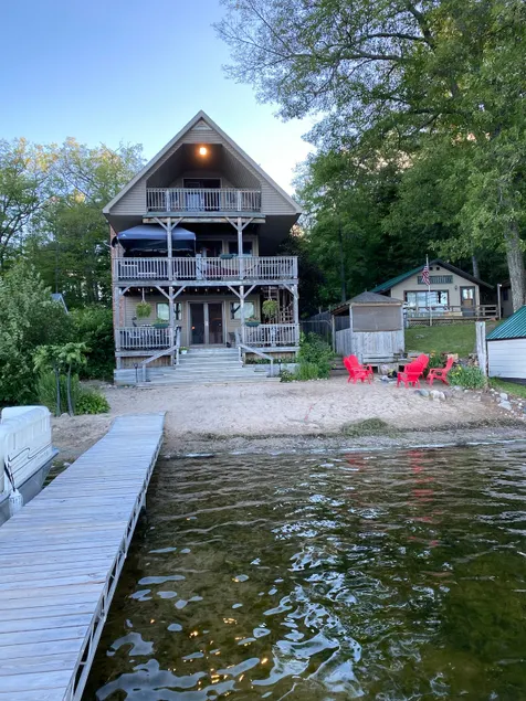 Big Bear Lodge 🐻🐾, On Lake w/Private Beach & Tiki Bar 🏖 Wi-fi & Dish Network!  - Image 1