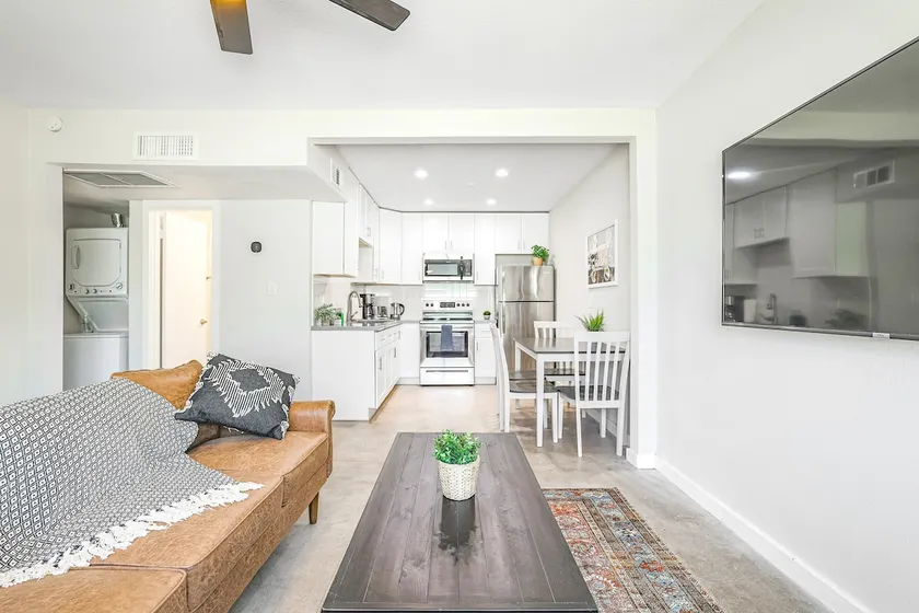 Premier Golf Location 2 Bed Biltmore Washer Dryer - Image 1