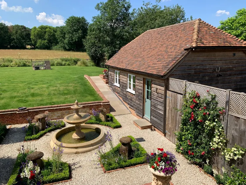 Acorns, in the picturesque village of Lower Froyle - Image 1