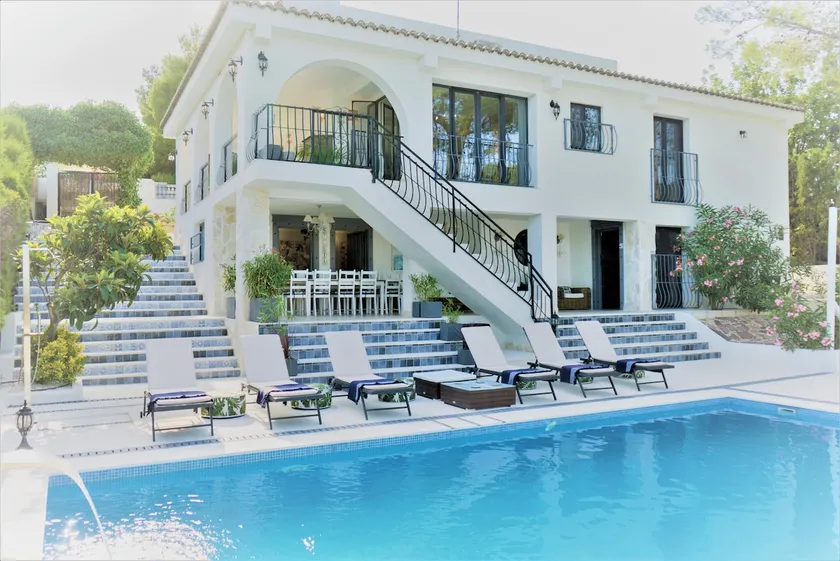 Casa Victoria - peaceful 6-bedroom villa with pool - Image 1