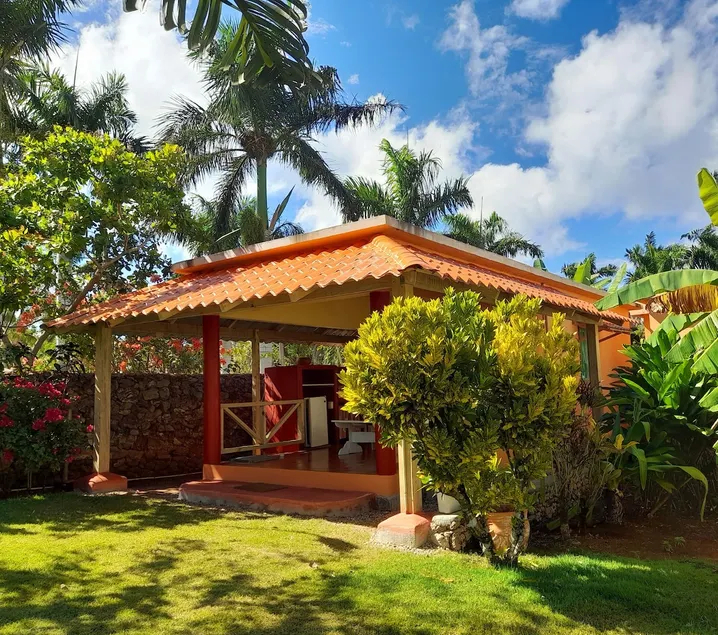 hummingbird house with kitchen/pool near the sea - Image 1