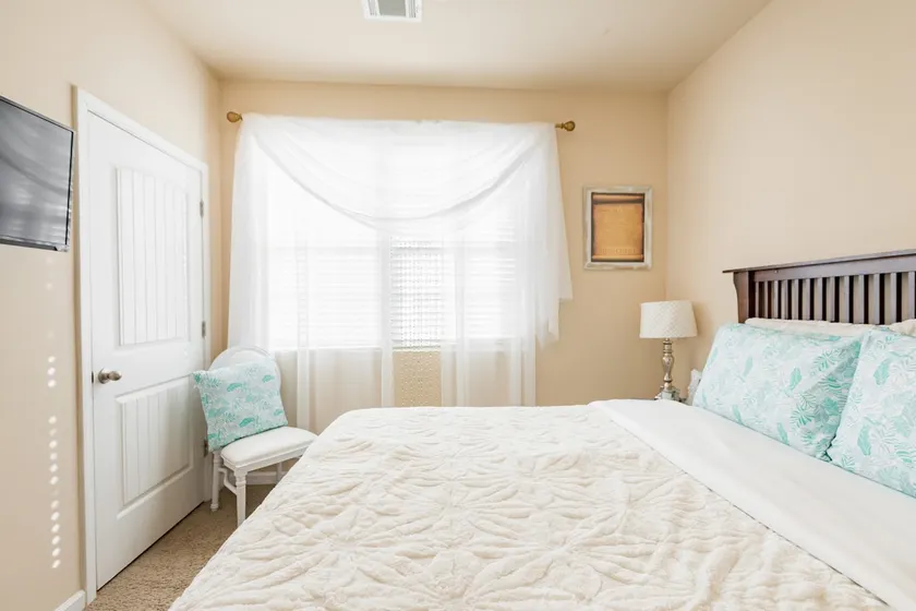 Mangnolia suite with free parking - Image 1