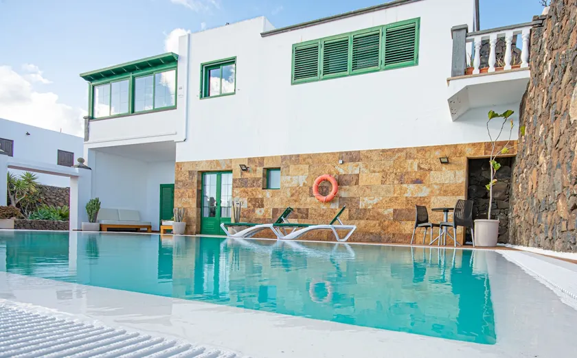 Casa Conil Private 25m Heated Pool with Hydraulic Mobility Lift - Image 1