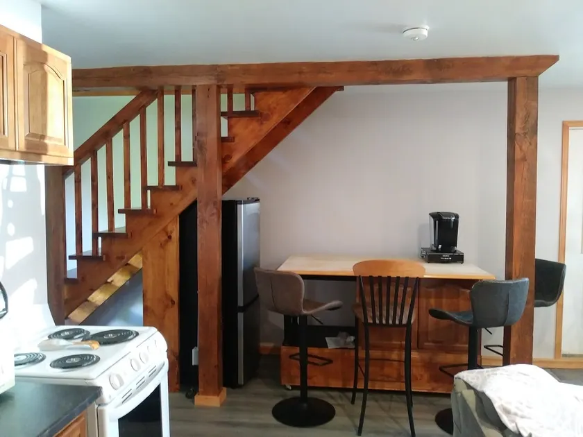 Rural Country Setting- Rustic and Charming Log Guest Suite - Image 1