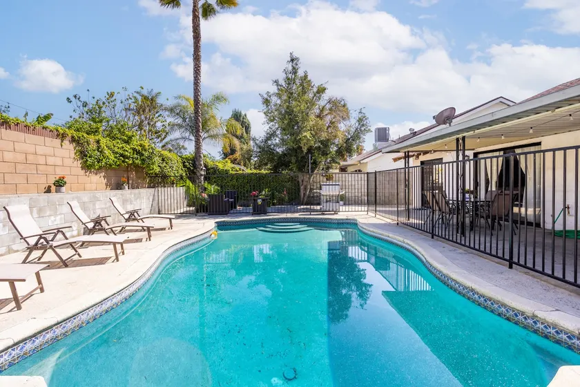 5BR Home + Pool, 15 Min to Universal Studios - Image 1