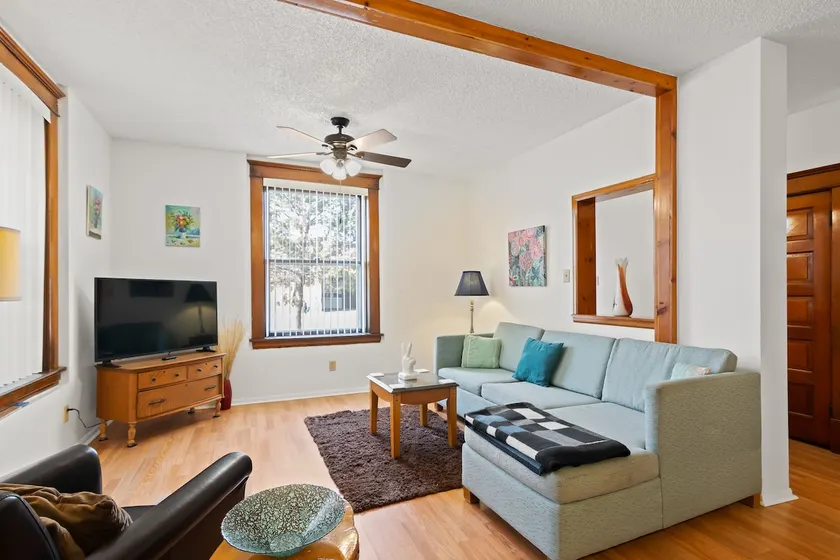 Cozy Centrally Located Historic Apartment - Image 1