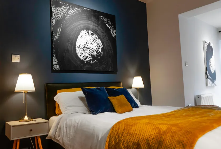 Beachside 2-Bed Luxury Apartment & Private Garden - Image 1