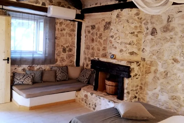 ''Mike's Traditional Apartment 1'' - Image 1