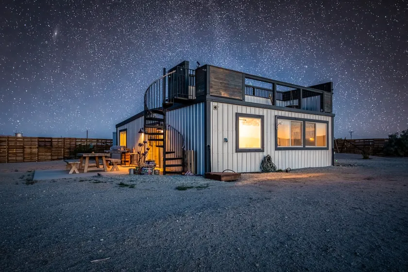 Secluded Desert Oasis with Rooftop Stargazing - Image 1