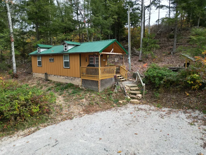 The Bear’s Den - Image 1