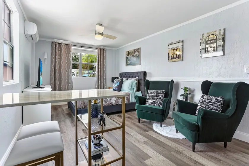 ✪ Stylish ✔Location ✔Netflix ✔Parking ✔Wifi - Image 1