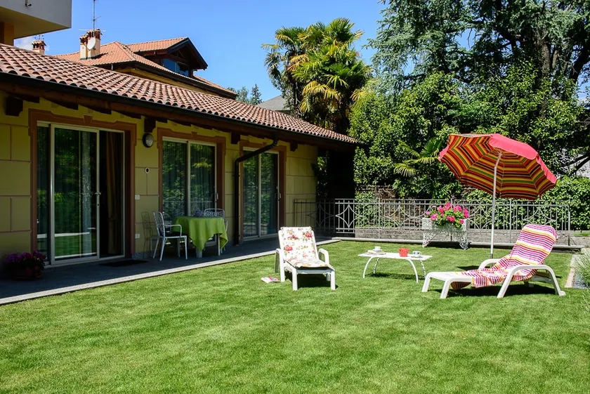 Two rooms superior flat with garden near - Image 1