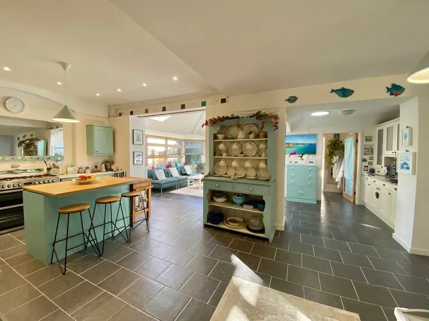 Fabulous Interior designed home in great location - Image 1