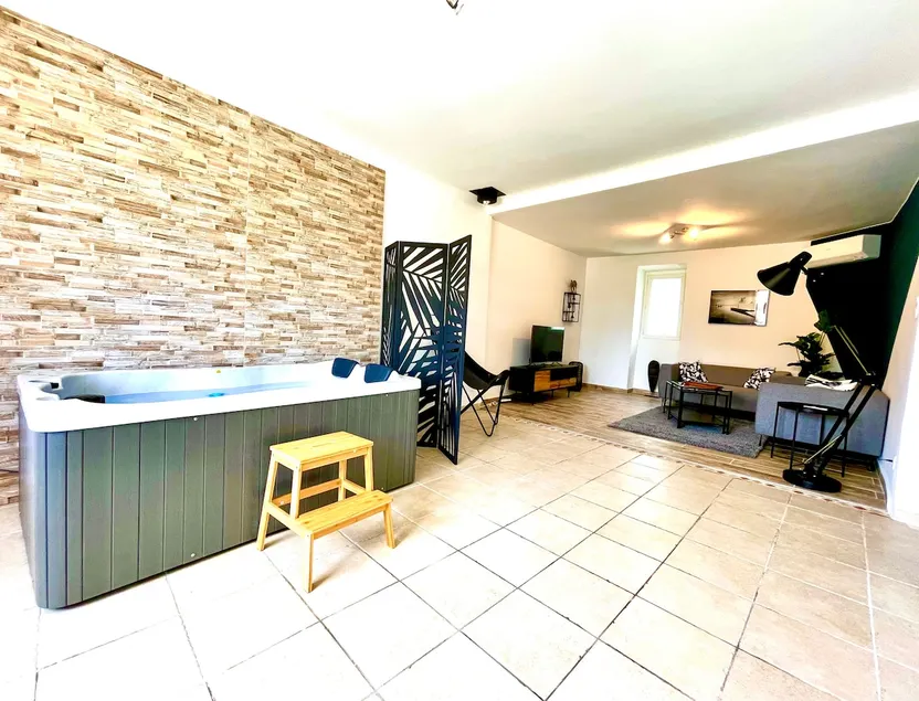 ART SPA DES CEVENNES “ JACUZZI ” - Image 1