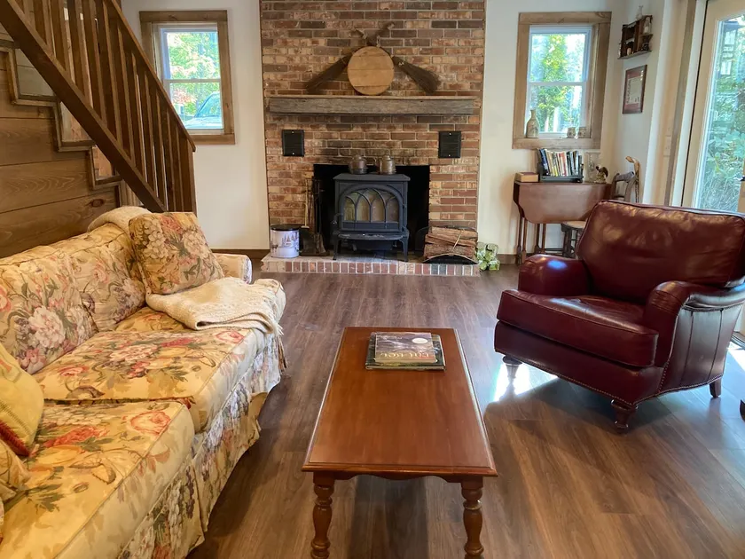 Lulu’s Lakemont Lodge - Image 1