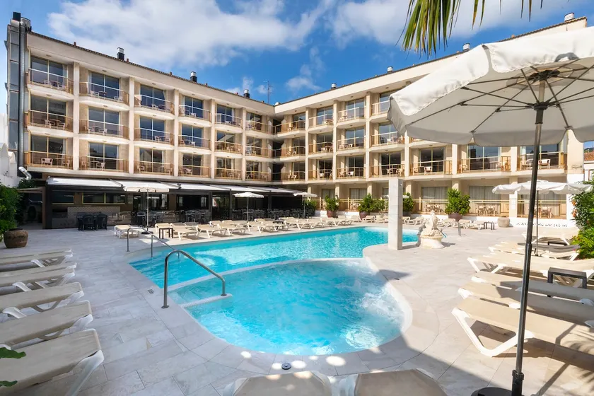 Aparthotel Miami Park (Calella) / POOL/WIFI FREE - Image 1