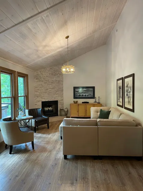 3m Dollywood, hot tub, fireplace, wifi, jacuzzi - Image 1
