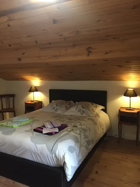 Lovely loft with free parking on site - Image 1