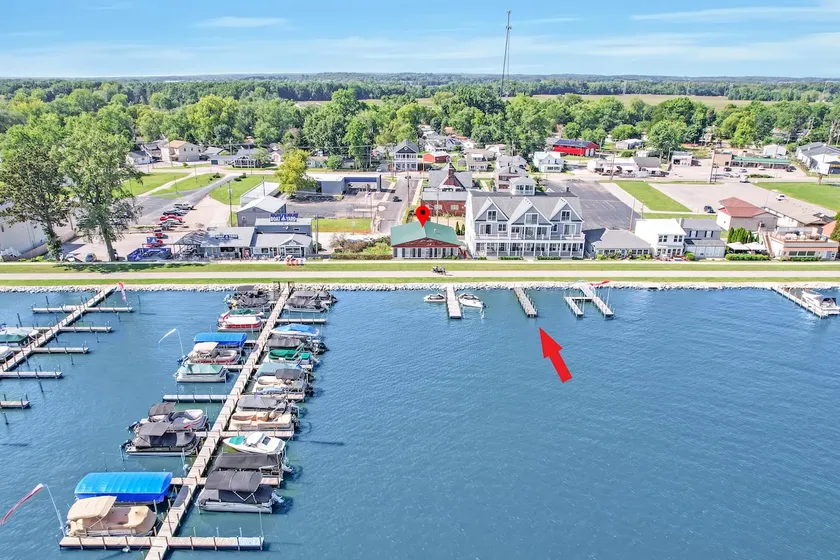 WATERFRONT house on Buckeye Lake Ohio with Boat Dock Available - Image 1