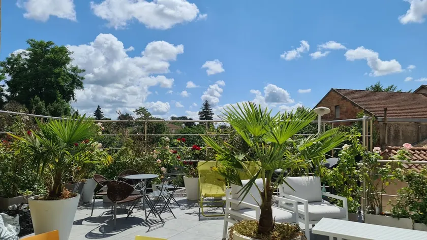 Luxurious Apartment (80 m2) with Terrace and Spa - Image 1