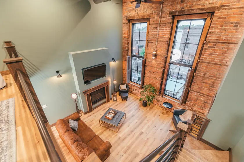 Historic Loft/Charlotte Suite/Starved Rock/Utica - Image 1