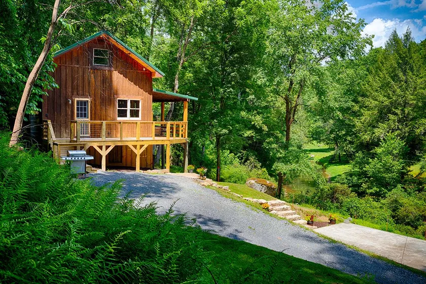 The Swiftwater Creekside Cabin at New River Gorge - Image 1