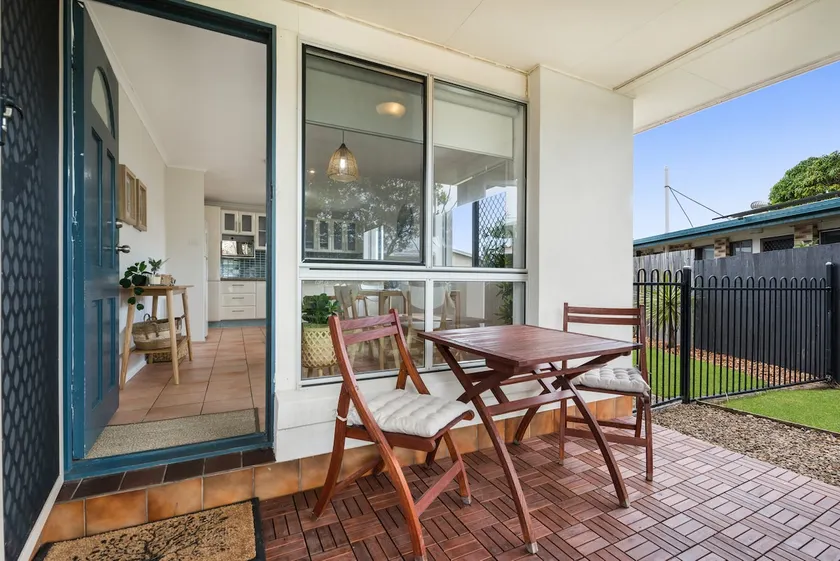 Family Friendly Beach House: Short stroll to beach - Image 1