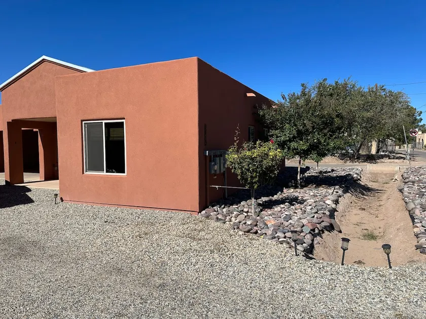 Modern Townhome in Quiet Mesilla - Image 1