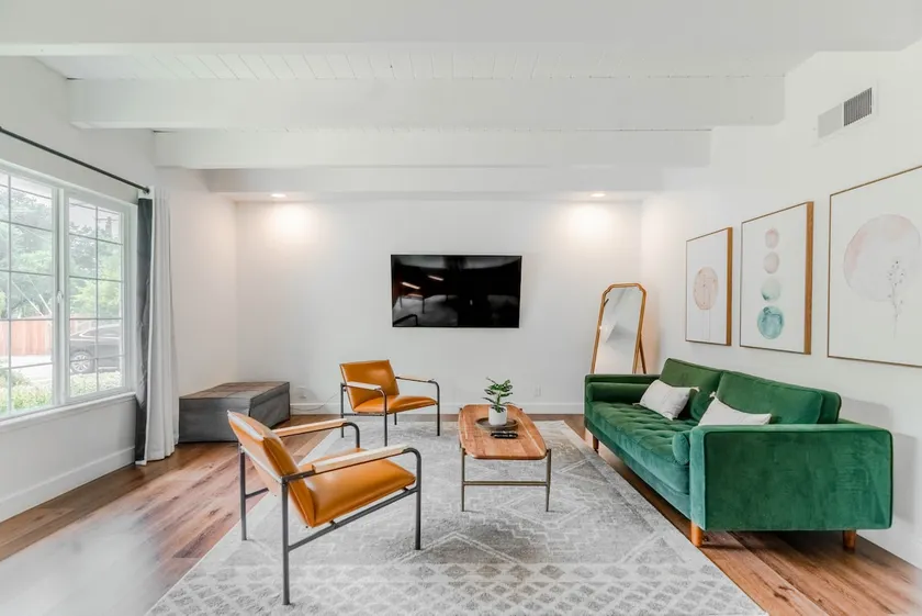 ✪ Remodeled 3BR Townhome ✪ with Modern Amenities ✪ - Image 1