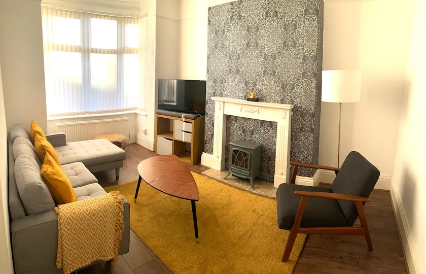 Charming 3-Bedroom Home With Free Parking - Image 1