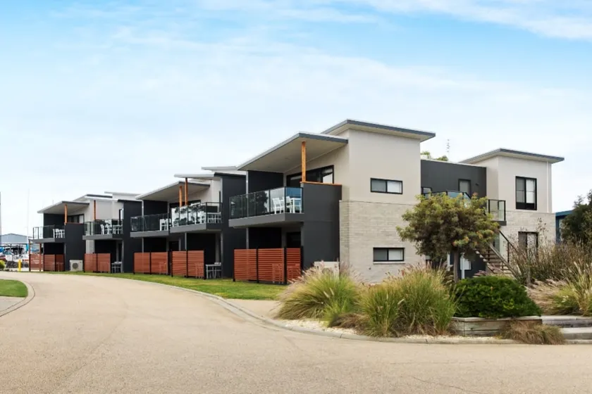 Captains Cove 1st Floor Spa Luxury Apartments - Free Netflix - Image 1