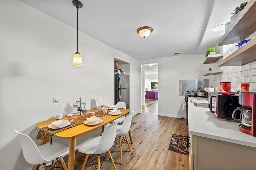 Modern 2 bdrm apt near O'hare-Downtown. King bed. - Image 1
